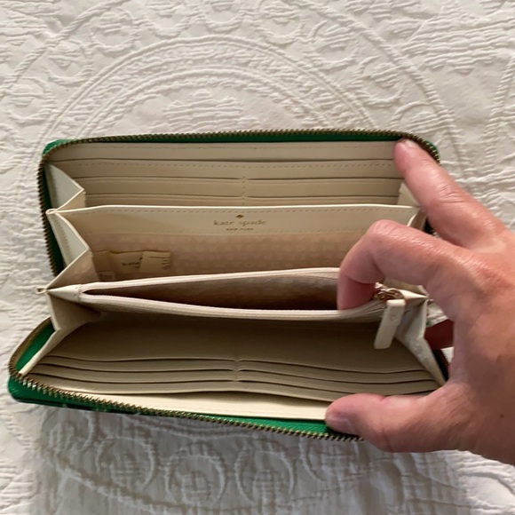 Kate Spade Flower Wallet - Picture 5 of 5